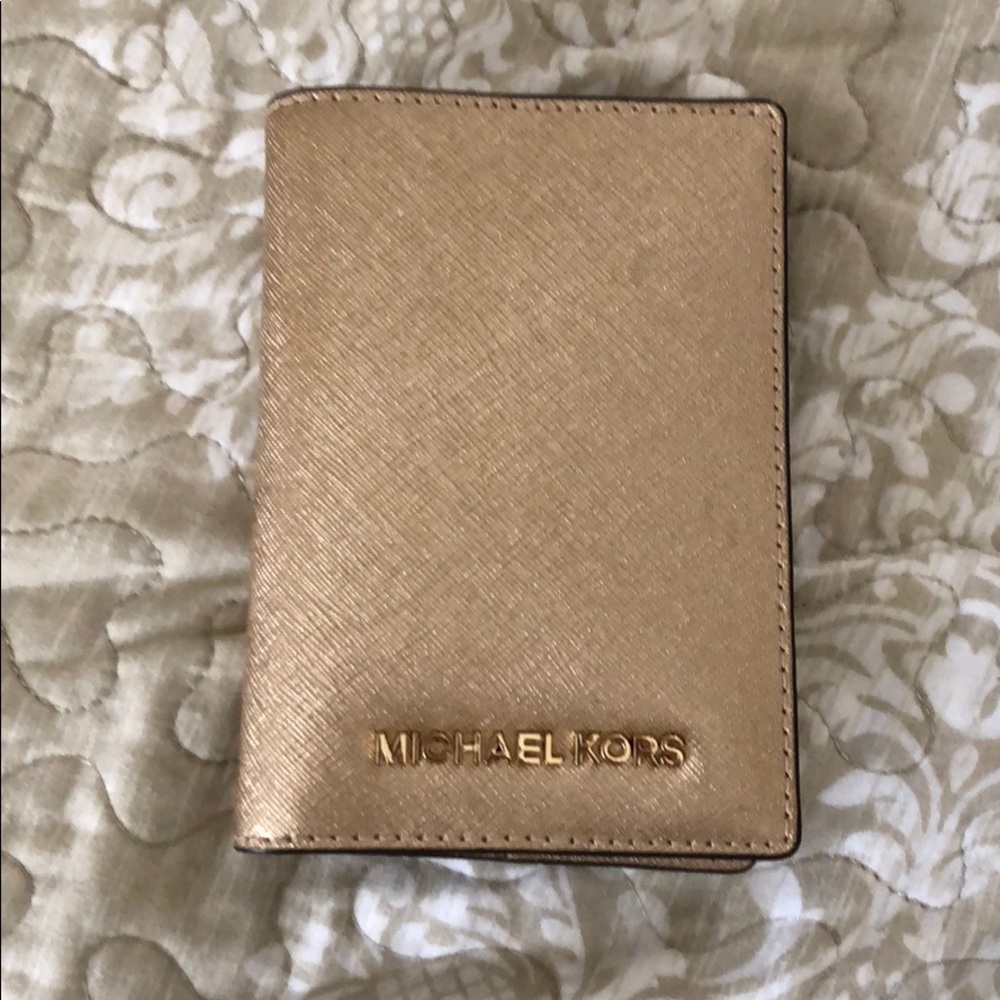 Michael kors passport holder